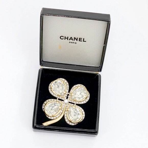 CHANEL CC Logo Crystal Rhinestone Clover Brooch Gold Tone 01C Pin Auth w/Box - Picture 7 of 7